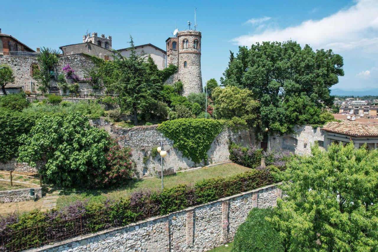 Steps From The Lake - Charme In The Inner City Desenzano del Garda Exterior foto